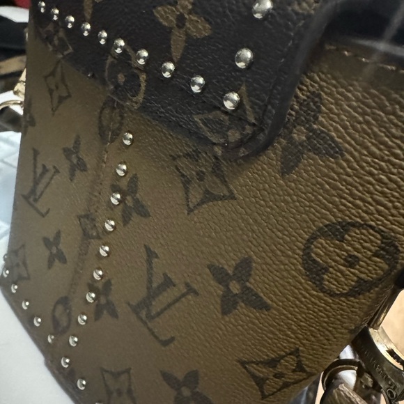 Louis Vuitton Monogram Box Bag in Brown with Gold Hardware - Picture 3 of 10
